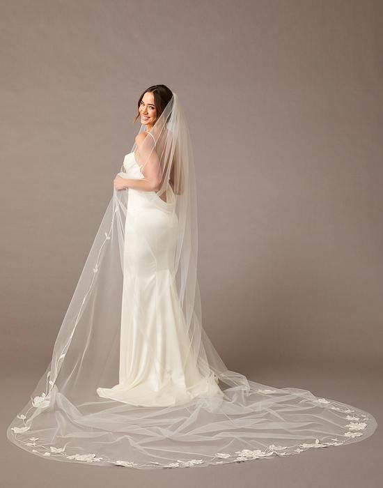 enVogue Bridal Veil V2591RC