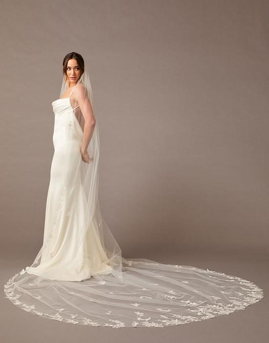 enVogue Bridal Veil V2592RC