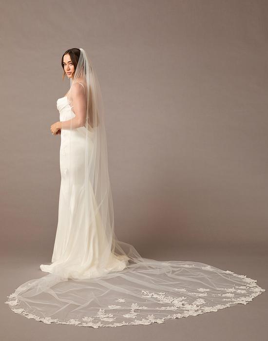 enVogue Bridal Veil V2594RC