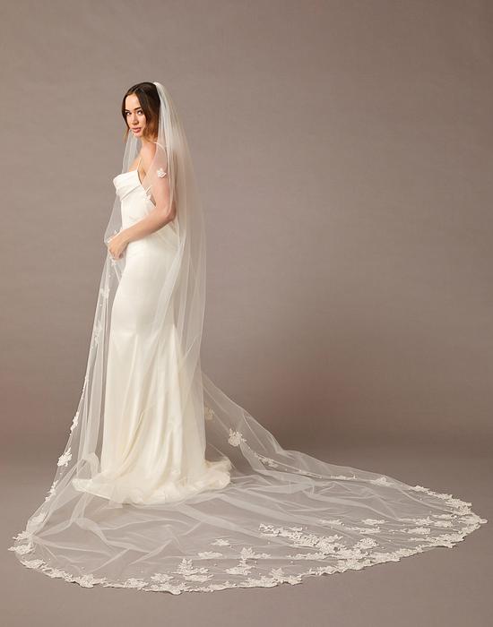 enVogue Bridal Veil V2594RC