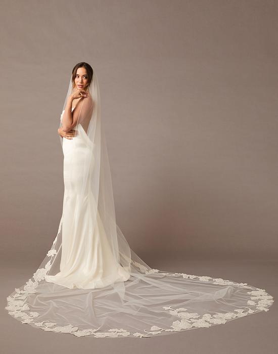 enVogue Bridal Veil V2596RC