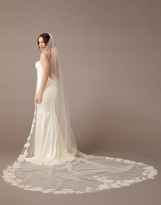 enVogue Bridal Veil V2596RC