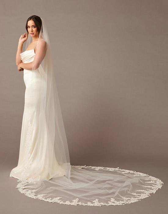 enVogue Bridal Veil V2597RC