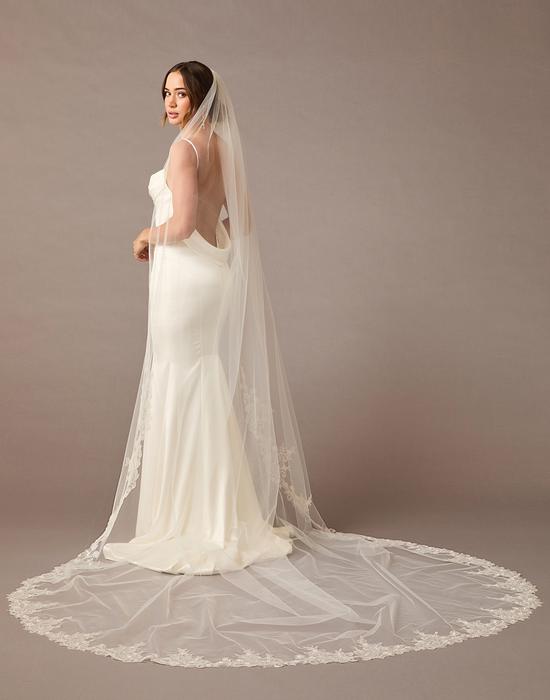 enVogue Bridal Veil V2598RC