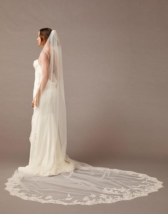 enVogue Bridal Veil V2599RC