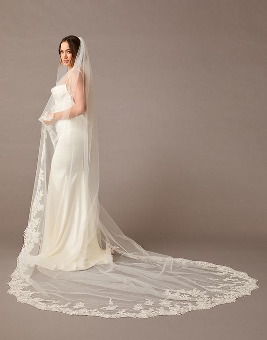 enVogue Bridal Veil V2599RC