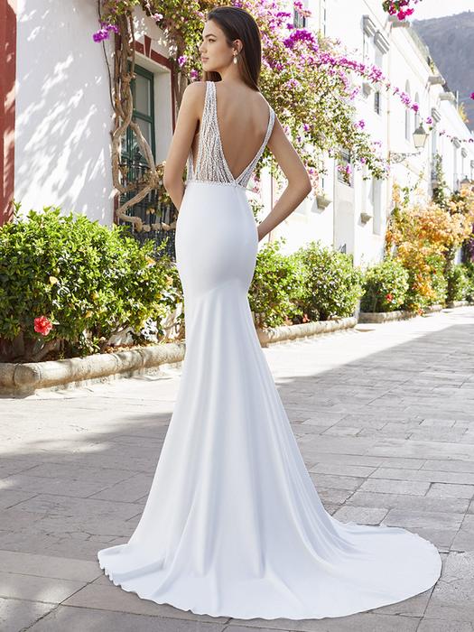 LOVE by Enzoani Betsy