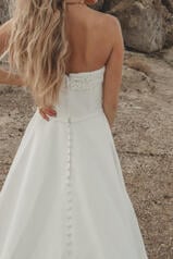 7045 (ivr) Ivory With Beaded Lace Trim detail