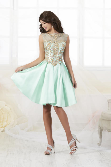 silver dresses for quinceanera damas - Google Search  Sherri hill prom  dresses, Homecoming dresses short, Prom dresses short