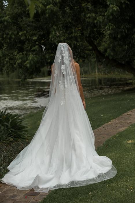 Madi Lane Bridal Phaedra_Veil