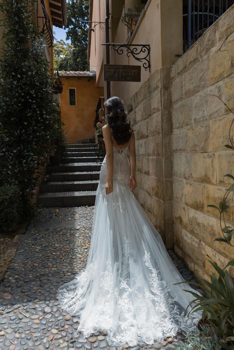 Madi Lane Bridal Prague