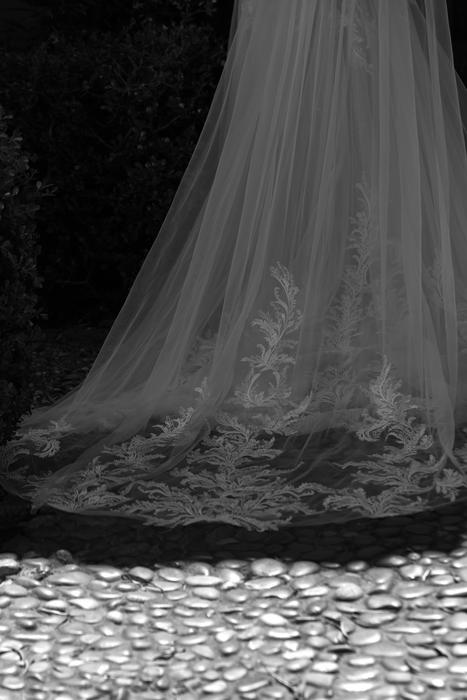 Madi Lane Bridal Prague_Veil