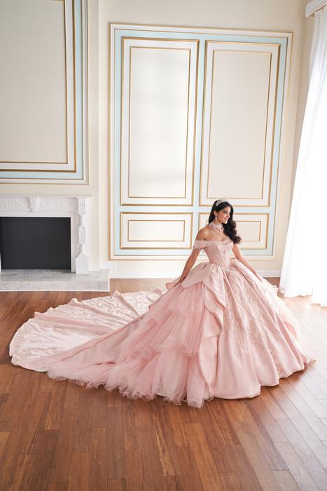 WHEN YOU PUT ON A PRINCESA GOWN YOU INSTANTLY FEEL THAT THIS DRESS IS LIKE NO OT PR70102