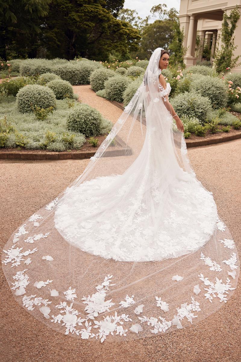  Sophia Tolli Premiere Bridal ST622VEIL