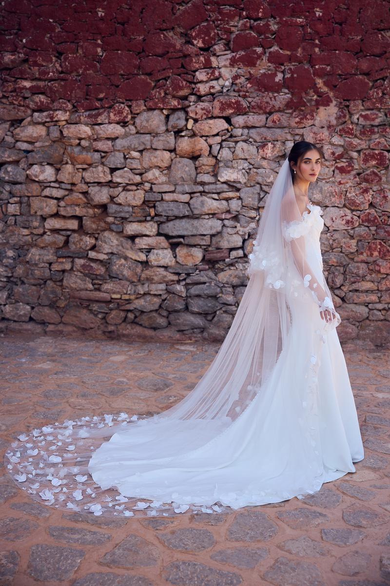  Sophia Tolli Bridal Y3189VEIL