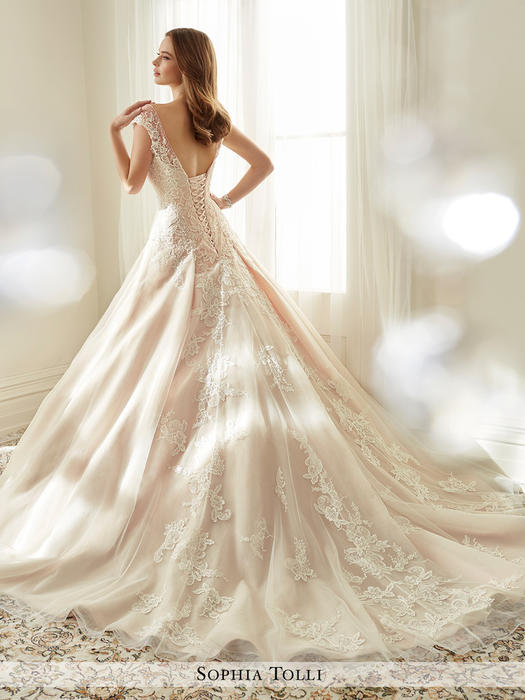 Estelle-Sophia Tolli Y11705