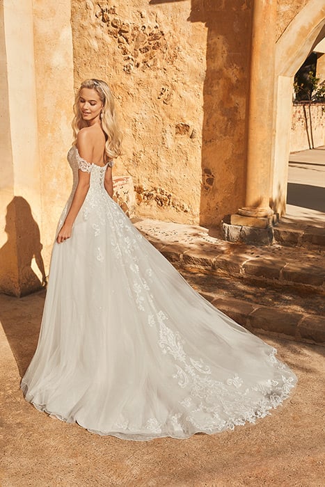 Trixie-Sophia Tolli Y12031