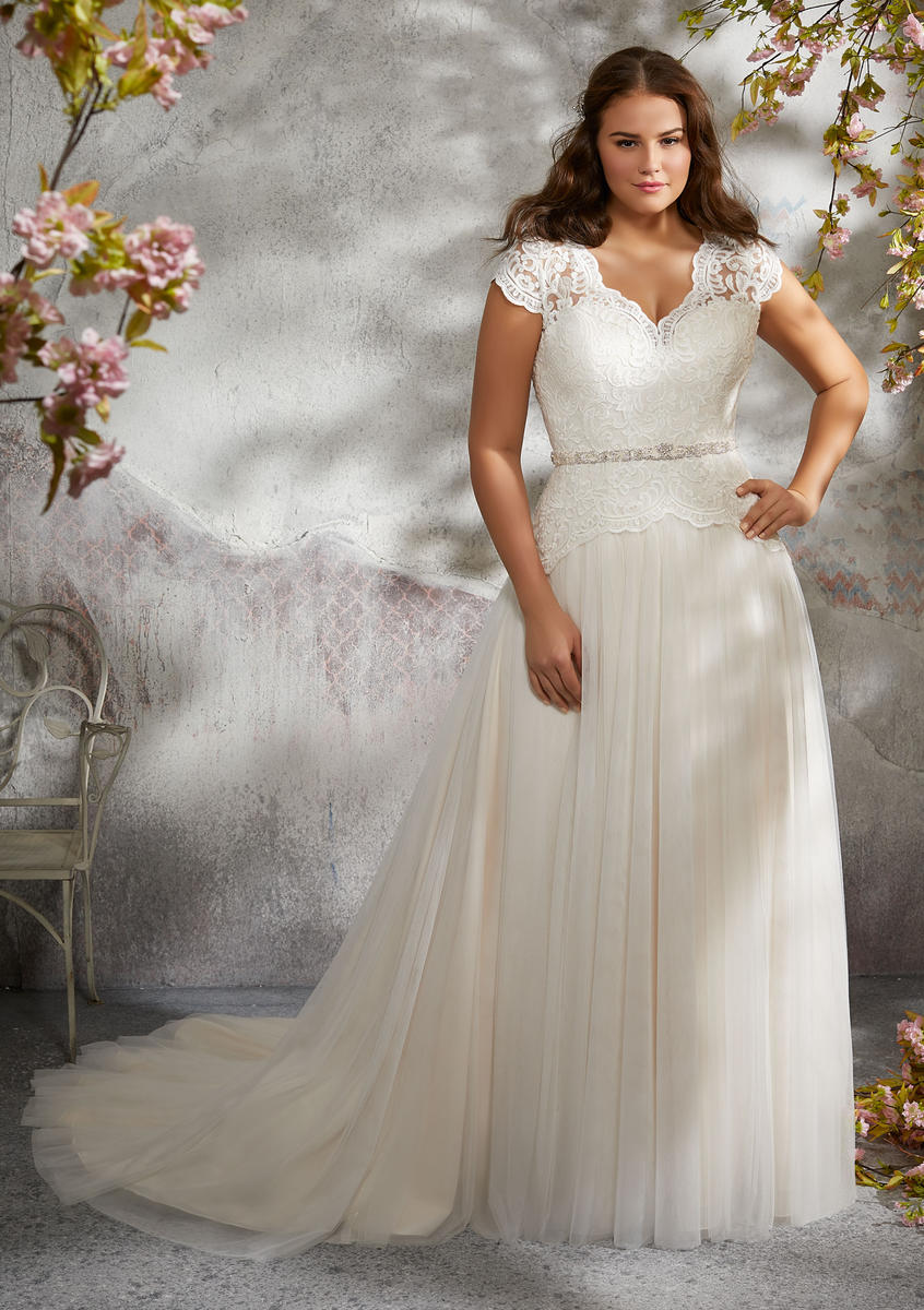 wedding dress styles for plus size brides