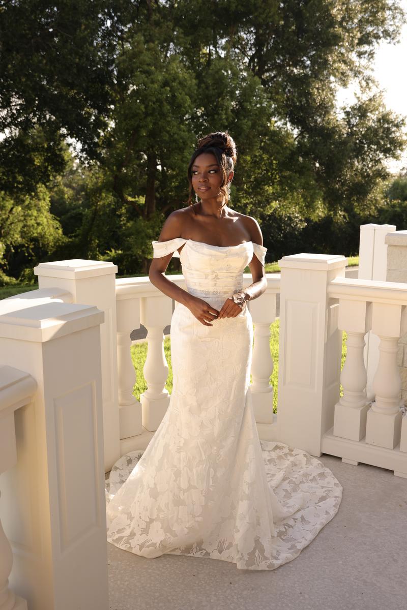 Sophia Thomas Bridal B239