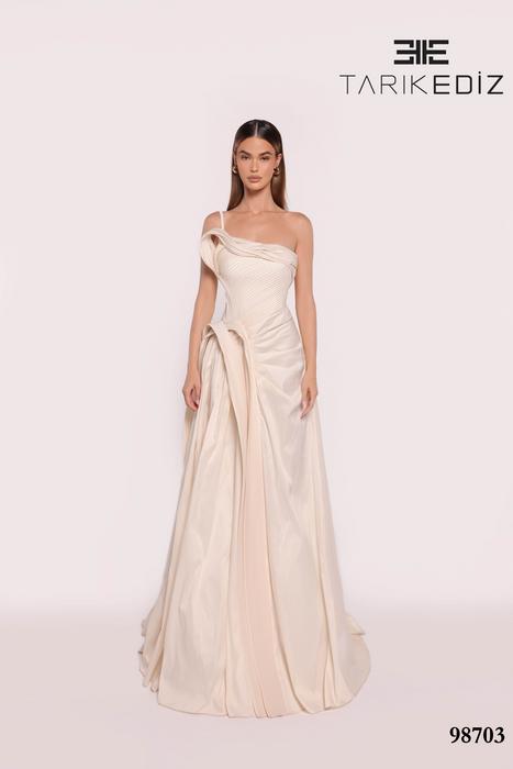 Let yourself be seduced by this feminine and unique dress collection of spectacu 98703