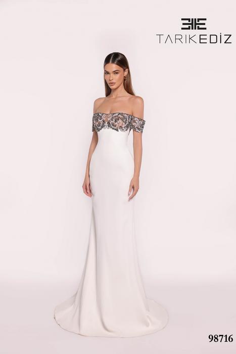 Let yourself be seduced by this feminine and unique dress collection of spectacu 98716