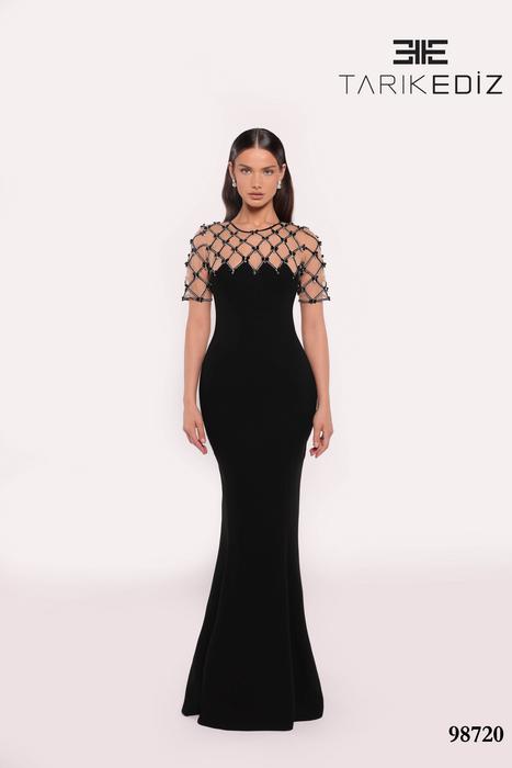 Let yourself be seduced by this feminine and unique dress collection of spectacu 98720