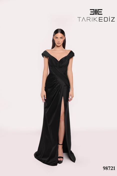 Let yourself be seduced by this feminine and unique dress collection of spectacu 98721