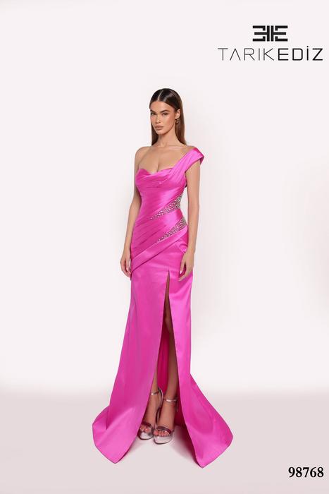 Let yourself be seduced by this feminine and unique dress collection of spectacu 98768