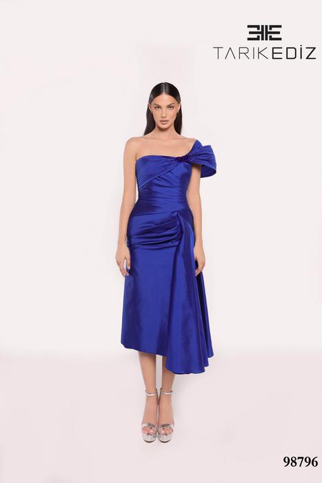 Let yourself be seduced by this feminine and unique dress collection of spectacu 98796