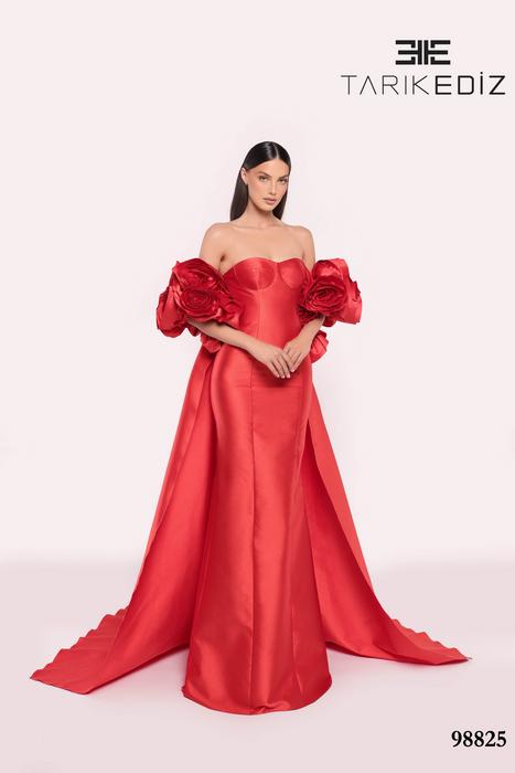 Let yourself be seduced by this feminine and unique dress collection of spectacu 98825