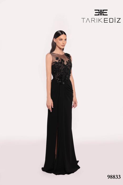 Let yourself be seduced by this feminine and unique dress collection of spectacu 98833