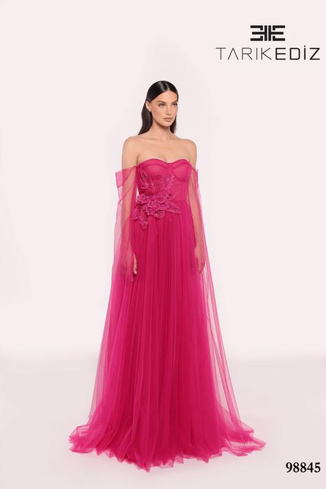 Let yourself be seduced by this feminine and unique dress collection of spectacu 98845