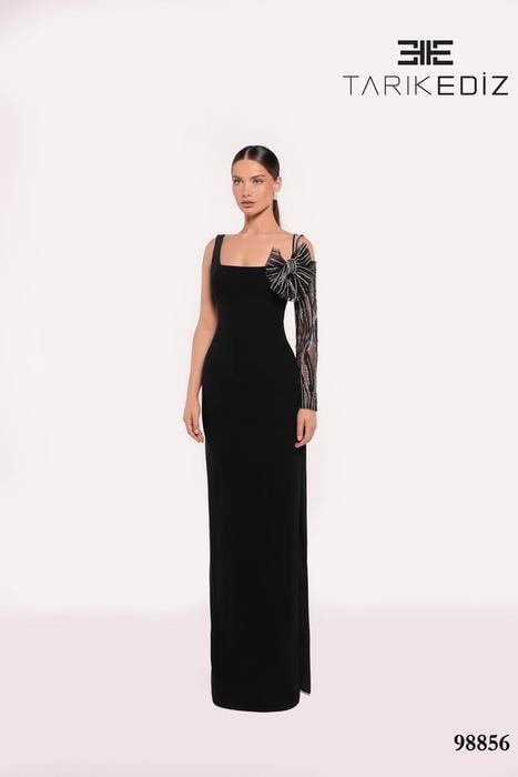 Let yourself be seduced by this feminine and unique dress collection of spectacu 98856