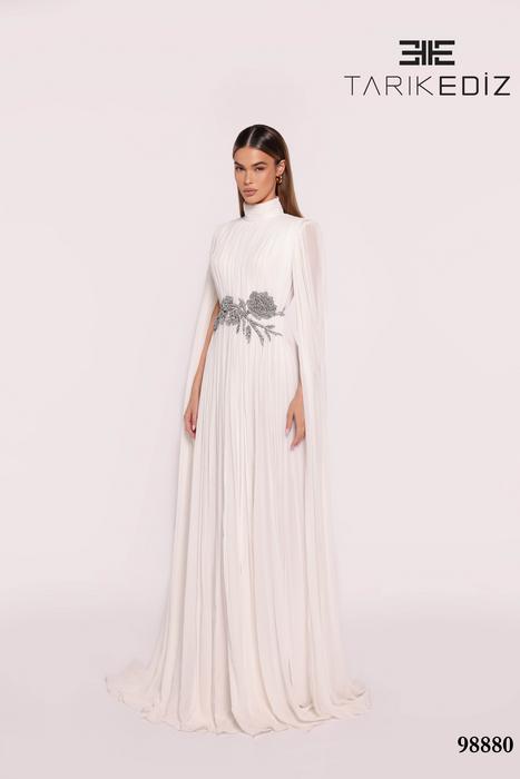 Let yourself be seduced by this feminine and unique dress collection of spectacu 98880