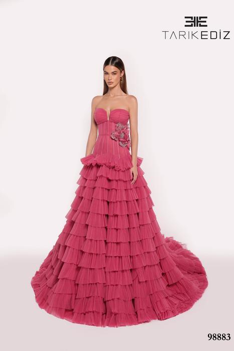 Let yourself be seduced by this feminine and unique dress collection of spectacu 98883