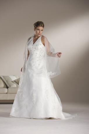 In store stock dresses Sincerity Bridal 4503 ivory size 28 