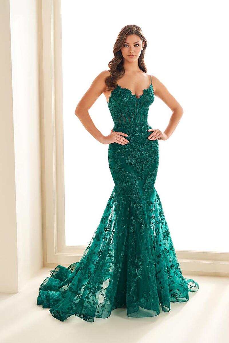 Ellie Wilde 36008. Color Emerald