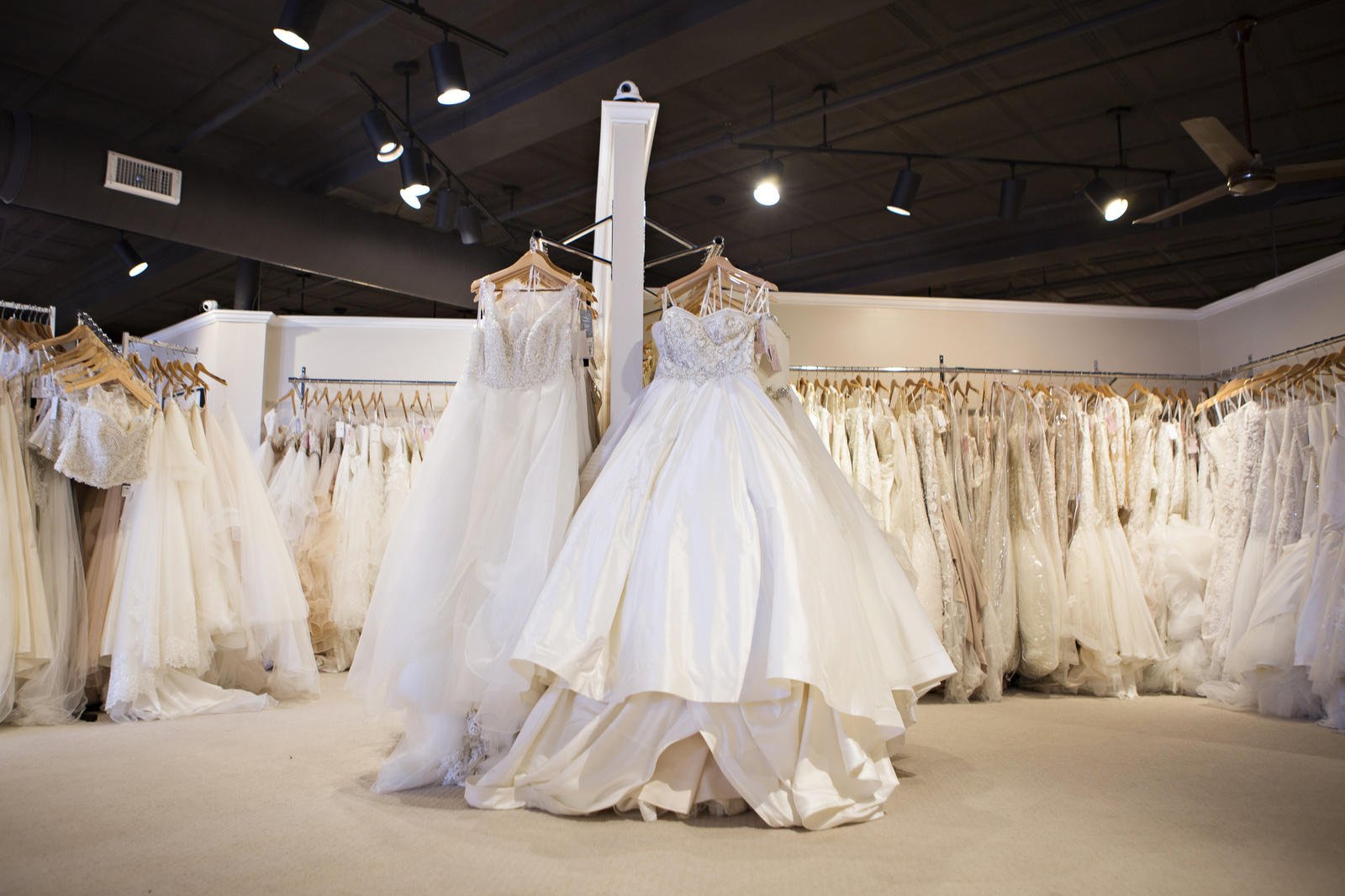 Alexzendra Womens  Lace Wedding Dress For Bride V Neck Plus Size Beach Bridal Gowns