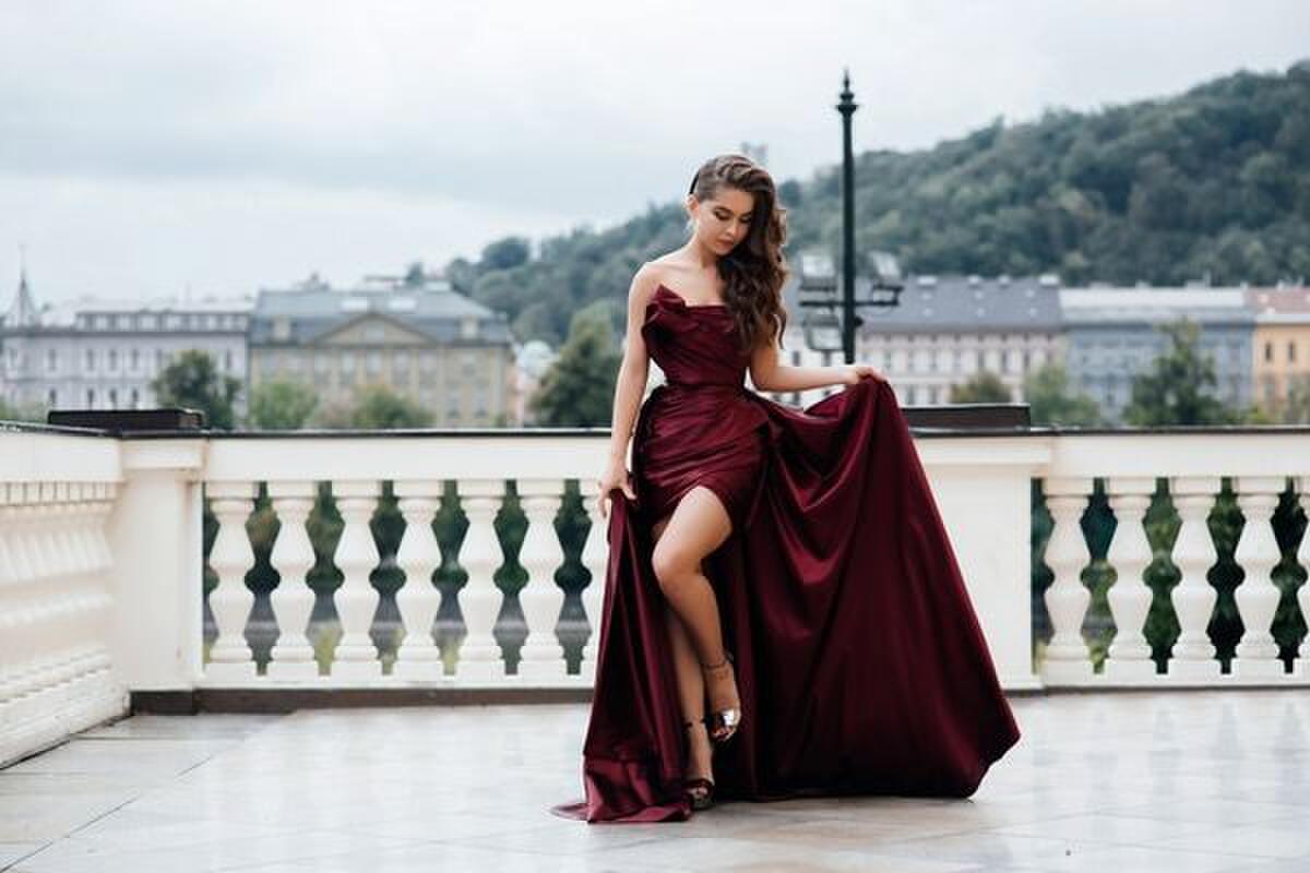 What To Expect When Wearing a Long Prom Dress