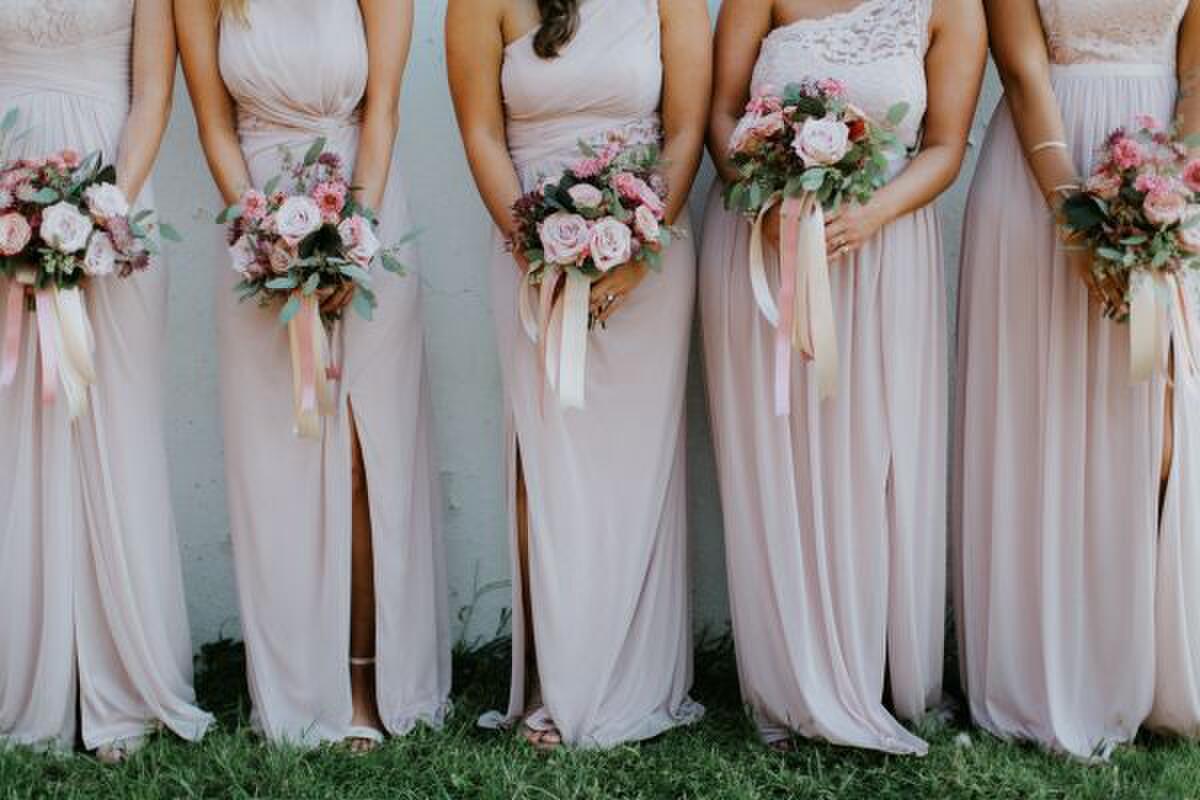 What To Bring to a Bridesmaid Dress Fitting