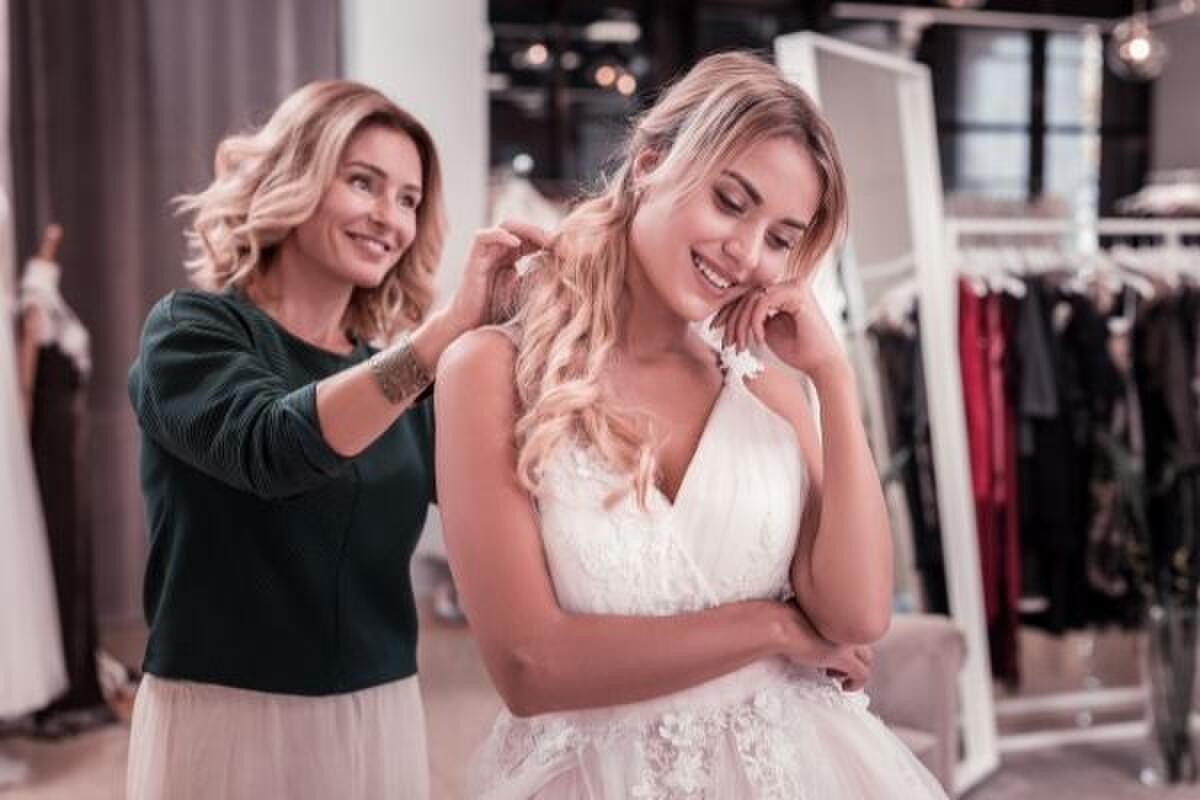 Top 4 Essential Dress Shopping Tips for Mom