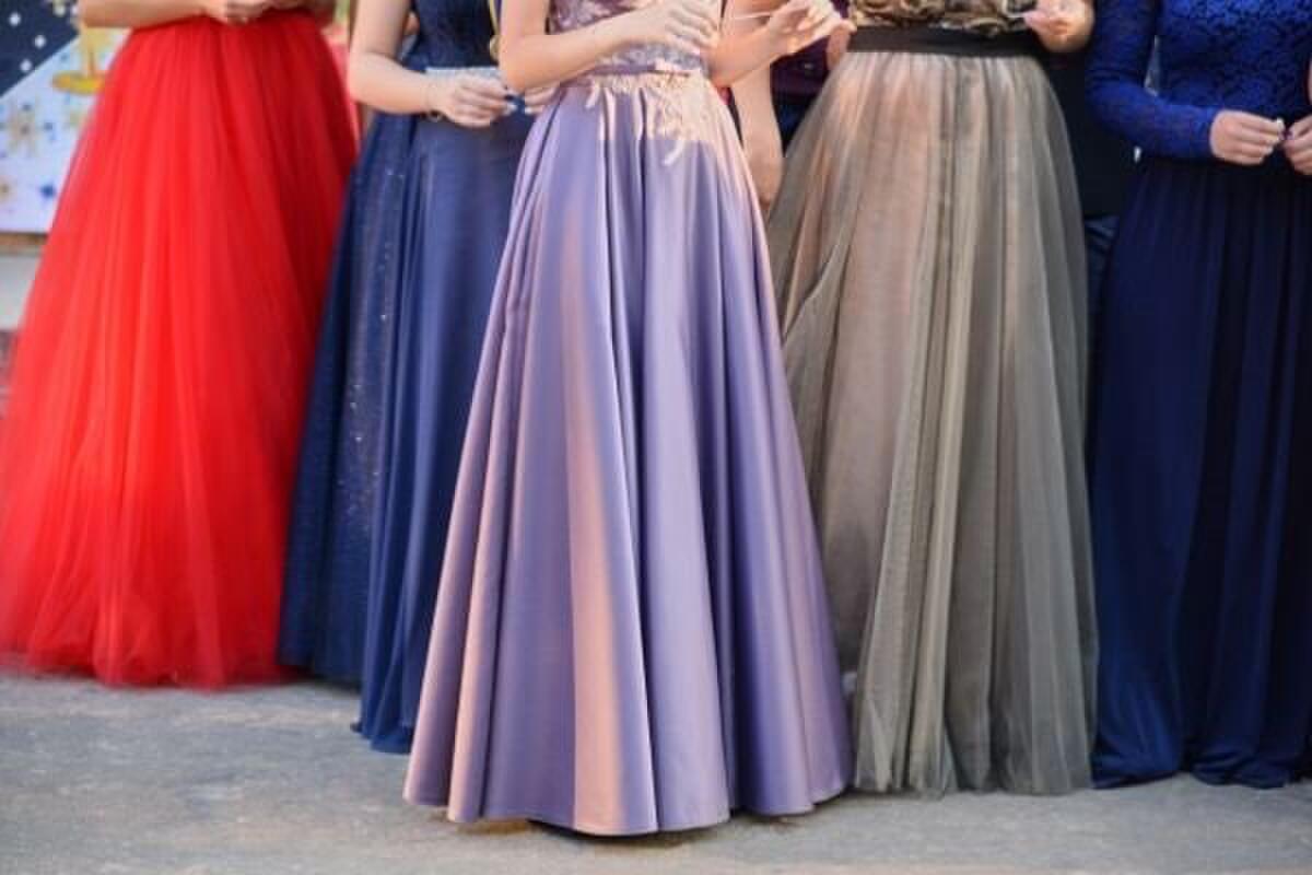 Short Prom Dresses vs. Long Prom Dresses