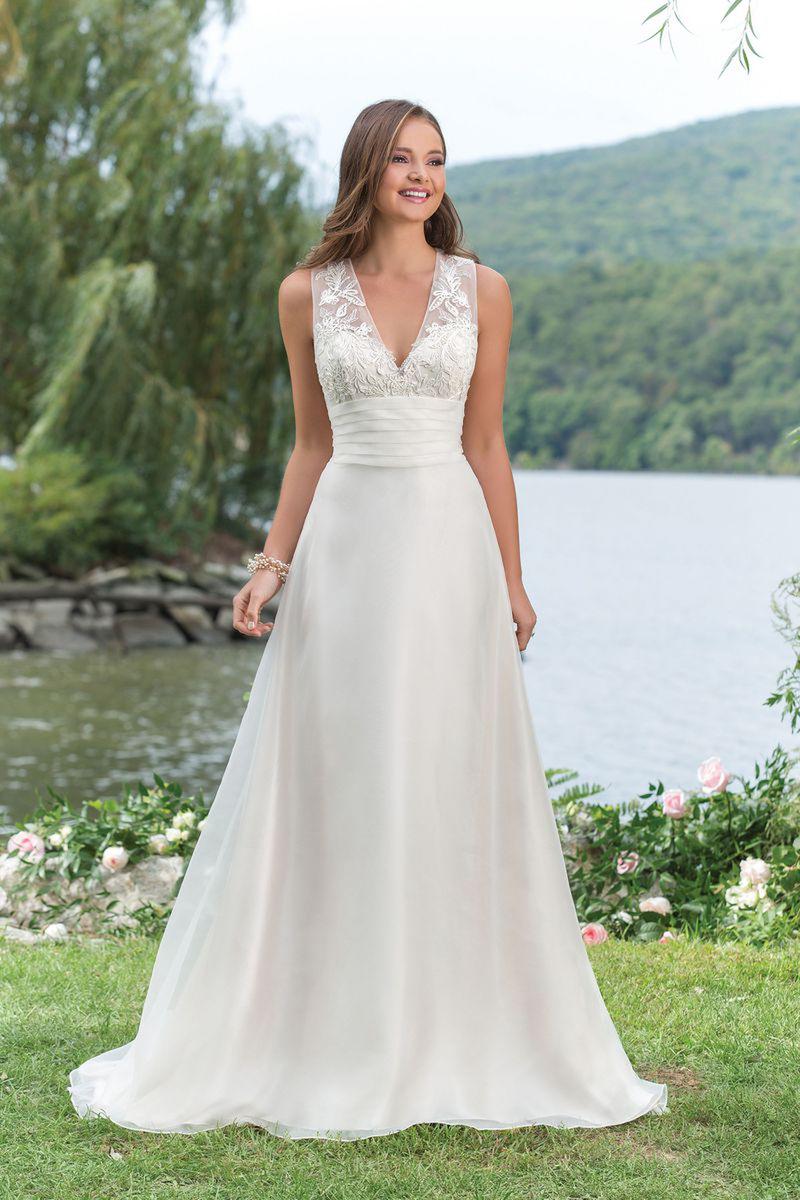 The dress below is available in the size and color listed 6151