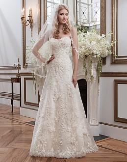 Venice lace A-line emphasized by a sweetheart neckline. 8788