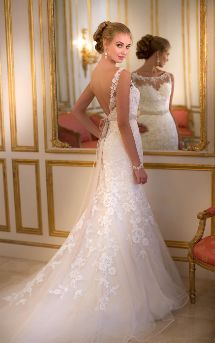 BACKLESS WEDDING DRESSES 5932