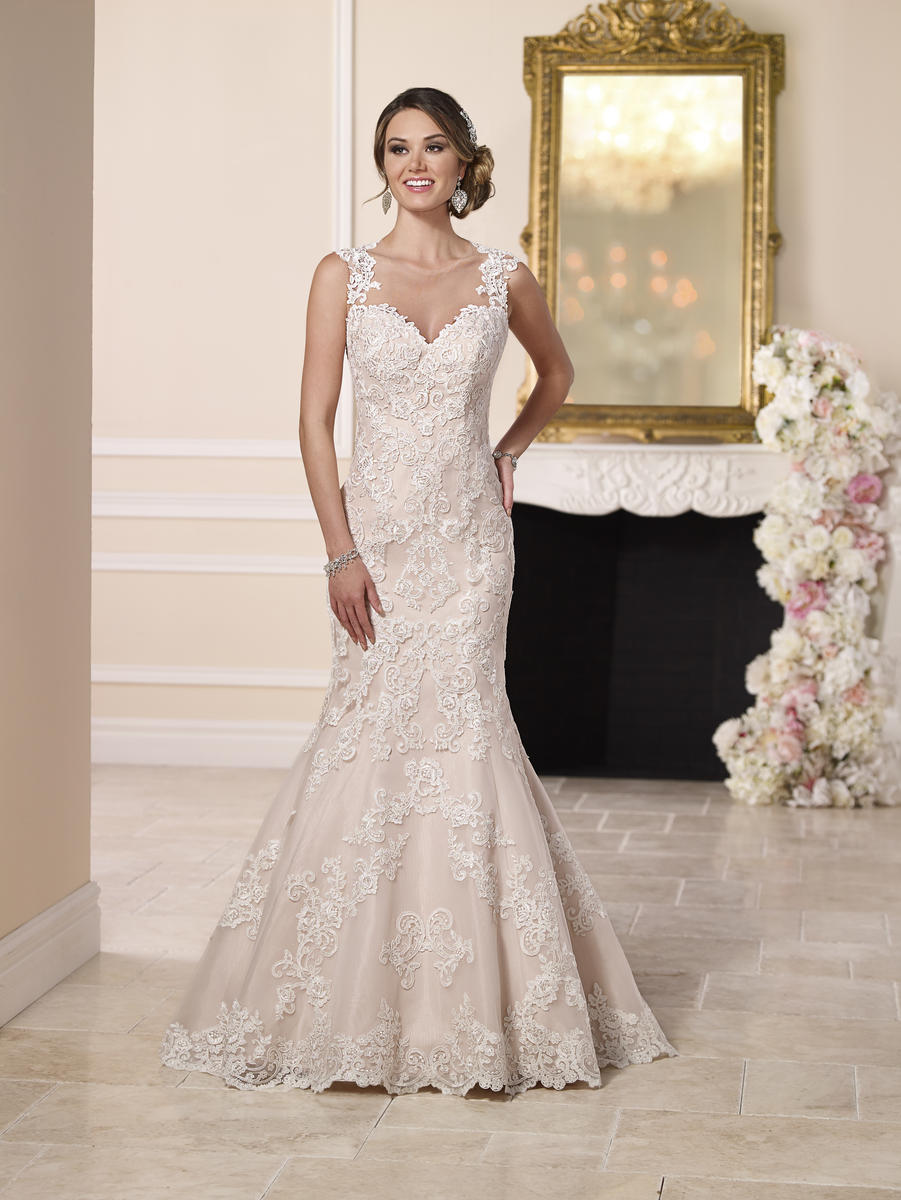 Vintage-Inspired Wedding Dress by Stella York	 VINTAGE-INSPIRED WEDDING DRESS 6146