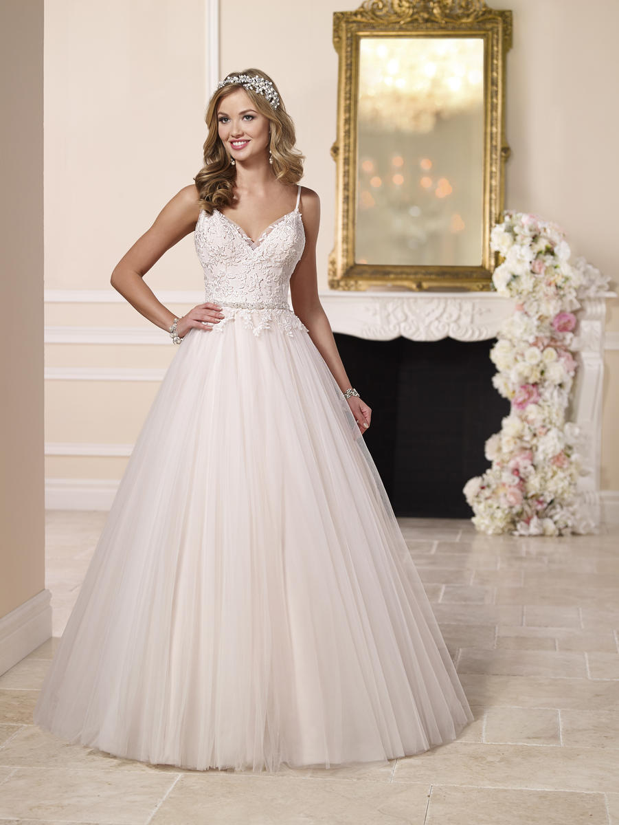 PRINCESS STYLE WEDDING GOWN 6172