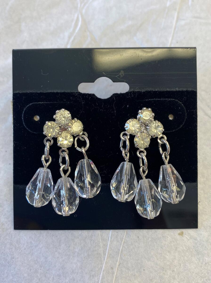 small dangle earrings 1170