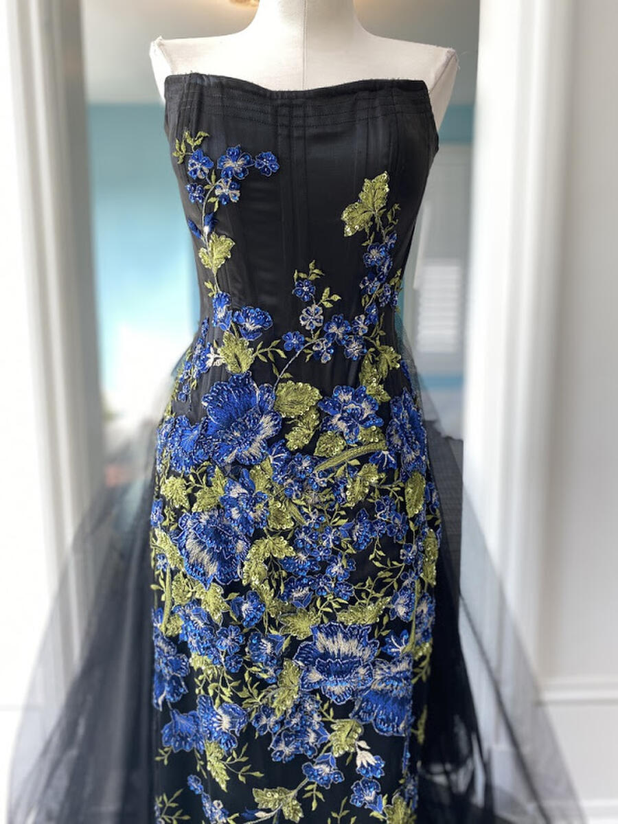 black and blue dress gold and white Vintage Navy Velvet Ball Gown Wedding Dresses Lace Appliqued  Viniodress size long blue formal dresses for prom and long blue evening gowns with gold sequins. 10 years ago today, this