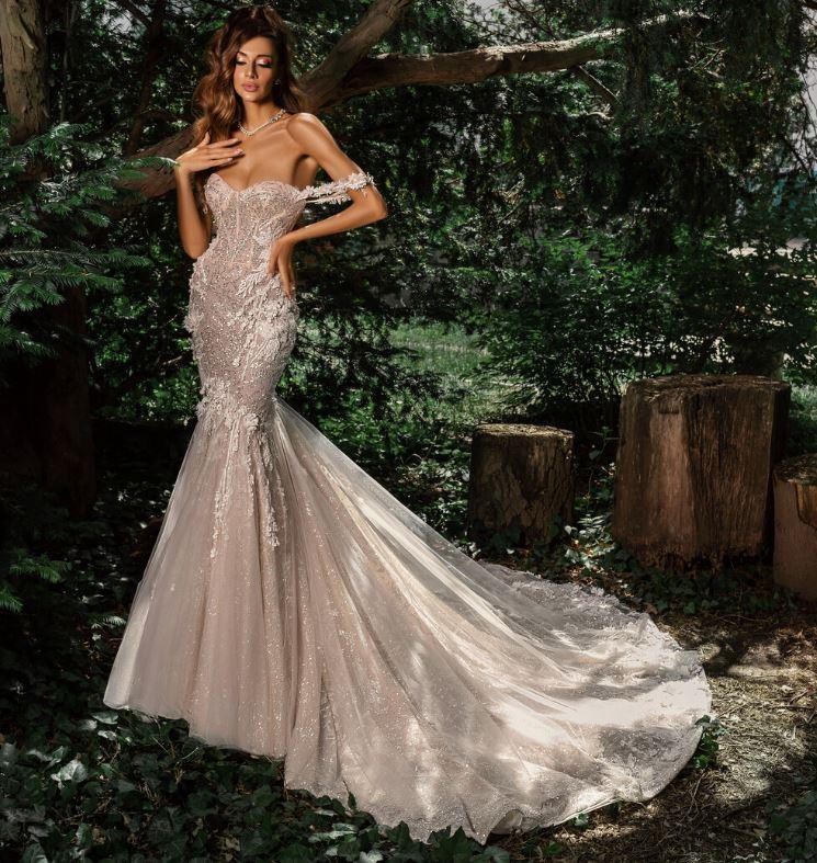 Wedding Dresses Gowns Toronto Amanda Lina s Bridal Shop Mahora Amanda Linas